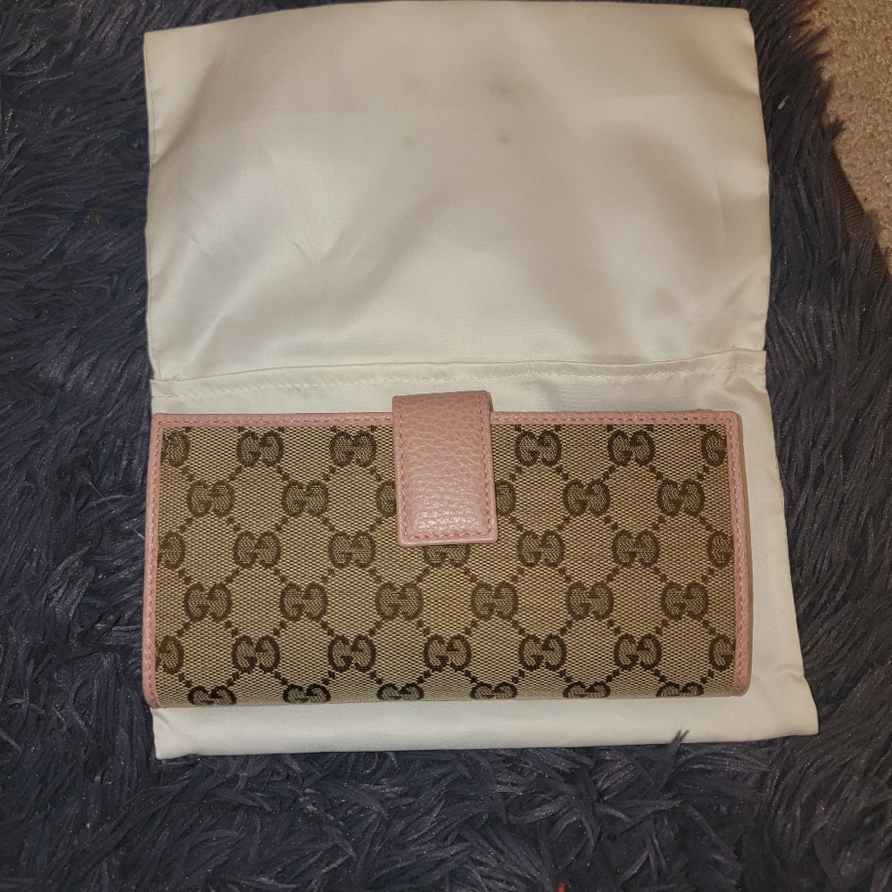 Gucci Double Flap Wallet Auth